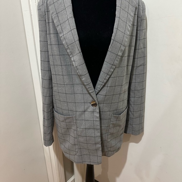 Gray Plaid Blazer with Pockets - Picture 1 of 5